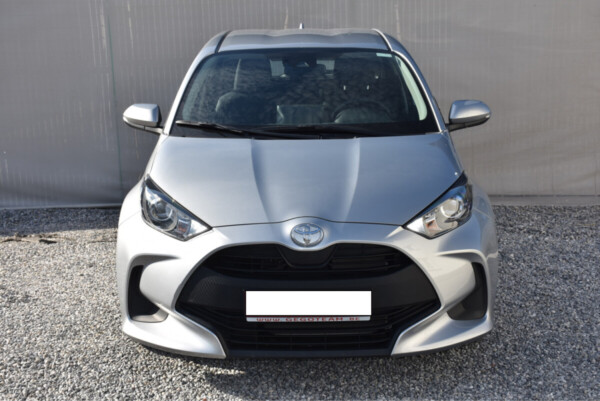 Avant d'une Toyota Yaris grise