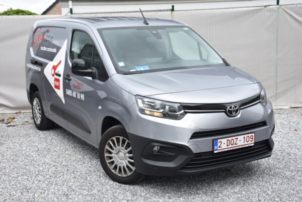 Une camionnette Toyota Proace City